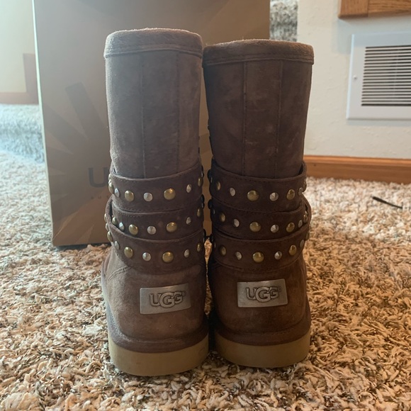 UGG Clovis Boot - Picture 5 of 9